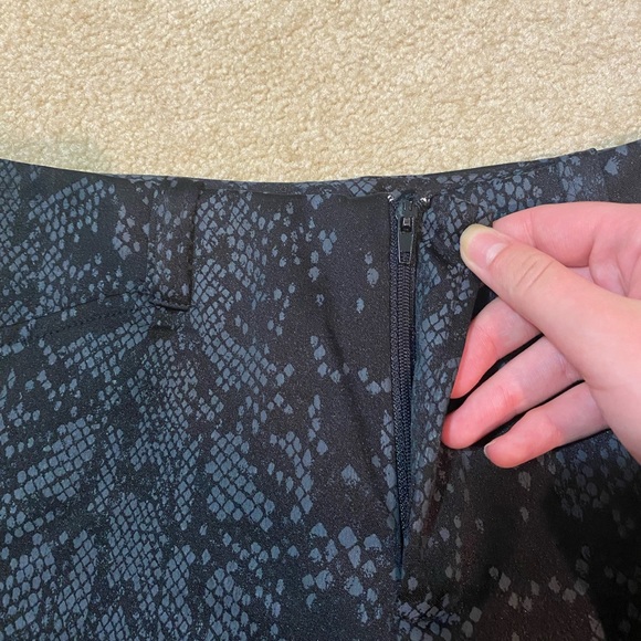 Evolution Snake Pattern Shorts - Picture 2 of 5